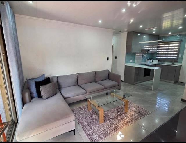 3 BEDROOM TOWNHOUSE FOR SALE IN THATCHFIELD